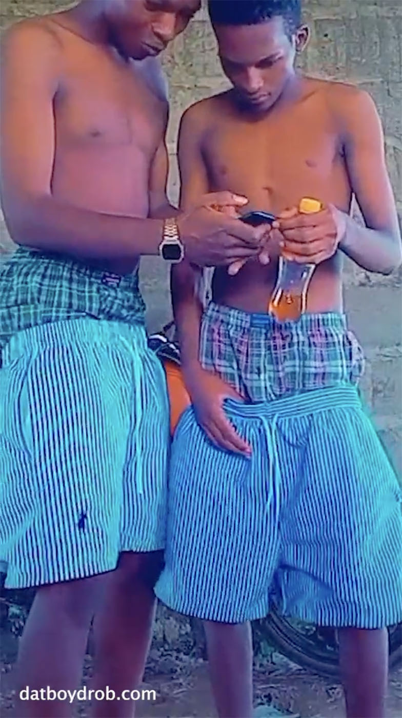 Huge boxers sag
