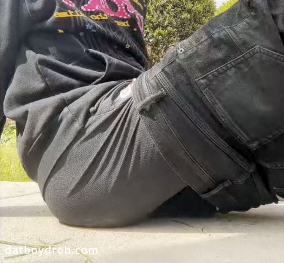 Cutie sit on sag