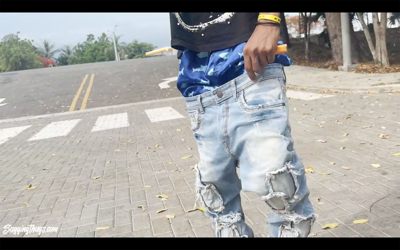 Thugandres satin sag - Image 4