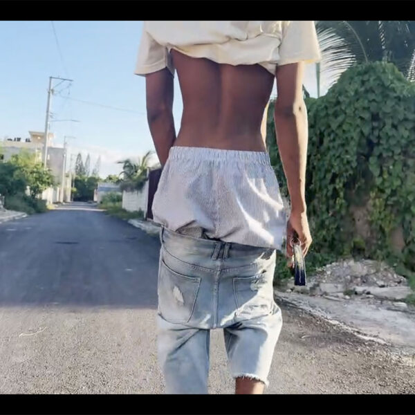 Huge boxers sag