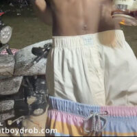 Huge boxers sag